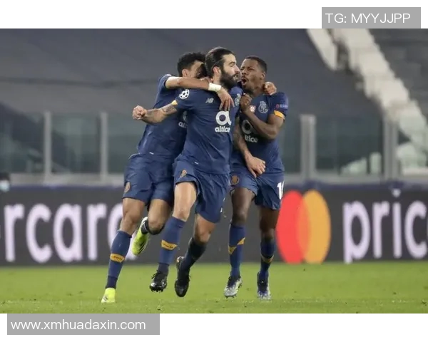 上海足球队在联合会杯中的灵活性表现与欧冠足球的对比分析 上海足球队在联合会杯中的灵活性表现与欧冠足球的对比分析